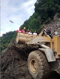 抗洪搶險，交通實(shí)業(yè)人在行動(dòng)